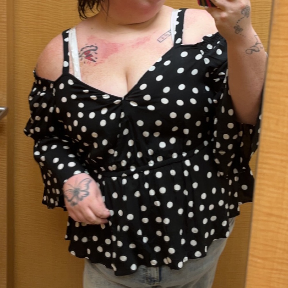 Off shoulder Polk a dot crop